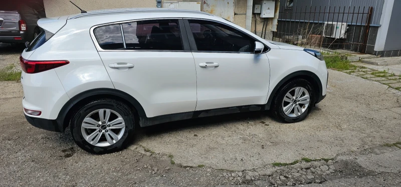 Kia Sportage 2.0 CRDI LX 4x4, снимка 4 - Автомобили и джипове - 47464870