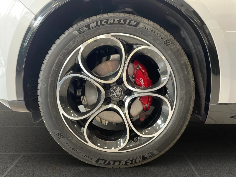 Alfa Romeo Stelvio Veloce 2.0 Petrol AT8 Q4, снимка 15 - Автомобили и джипове - 52413283