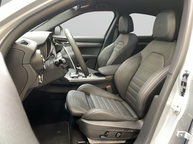Alfa Romeo Stelvio Veloce 2.0 Petrol AT8 Q4, снимка 12 - Автомобили и джипове - 52413283
