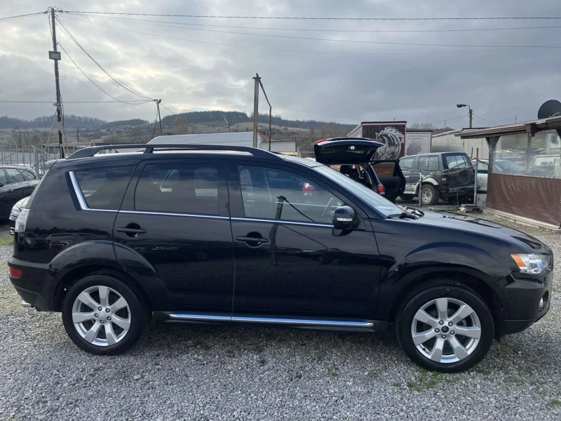 Mitsubishi Outlander, снимка 4 - Автомобили и джипове - 52692136