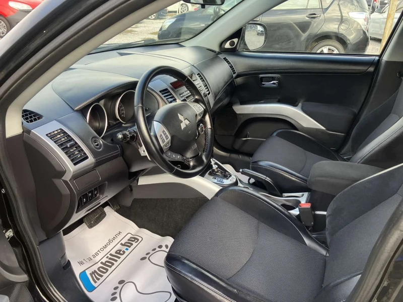 Mitsubishi Outlander, снимка 8 - Автомобили и джипове - 52692136