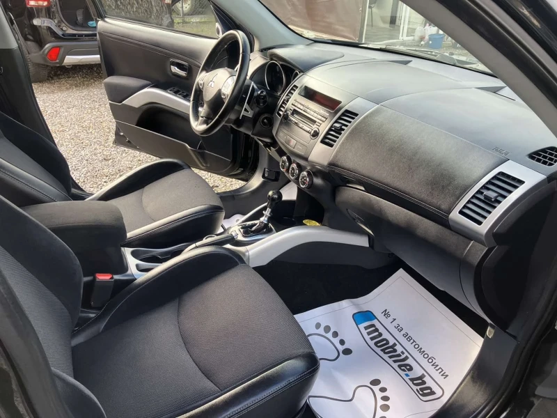 Mitsubishi Outlander, снимка 9 - Автомобили и джипове - 52692136