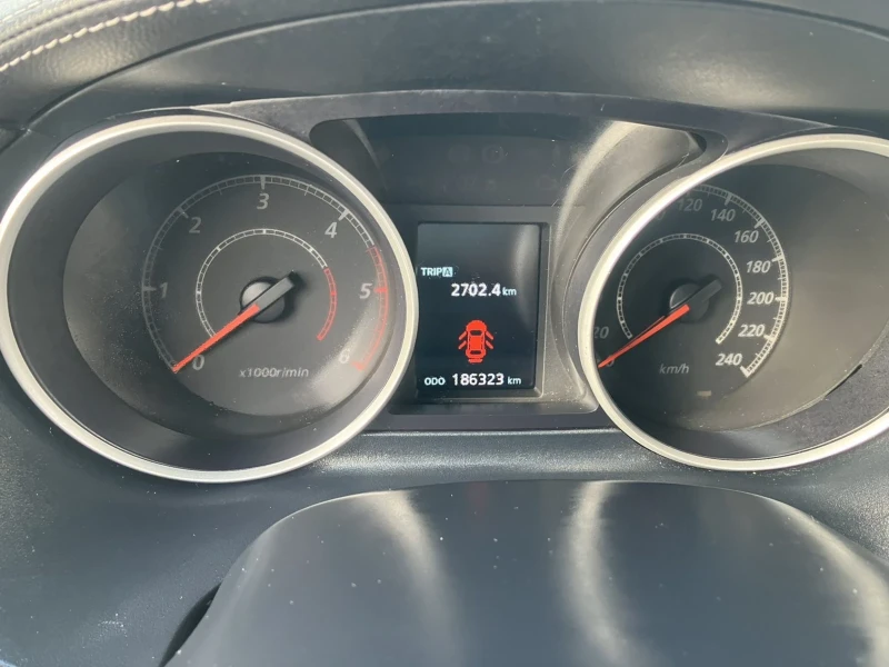 Mitsubishi Outlander, снимка 15 - Автомобили и джипове - 52692136