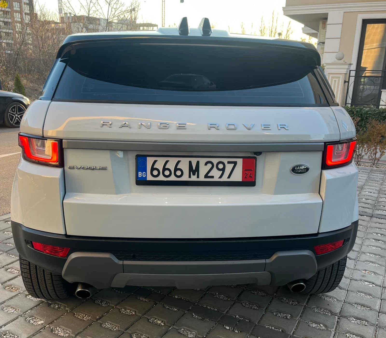 Land Rover Range Rover Evoque FACELIFT 2.0 D 150кс 9ск -90х.км  реални!!!  - изображение 5