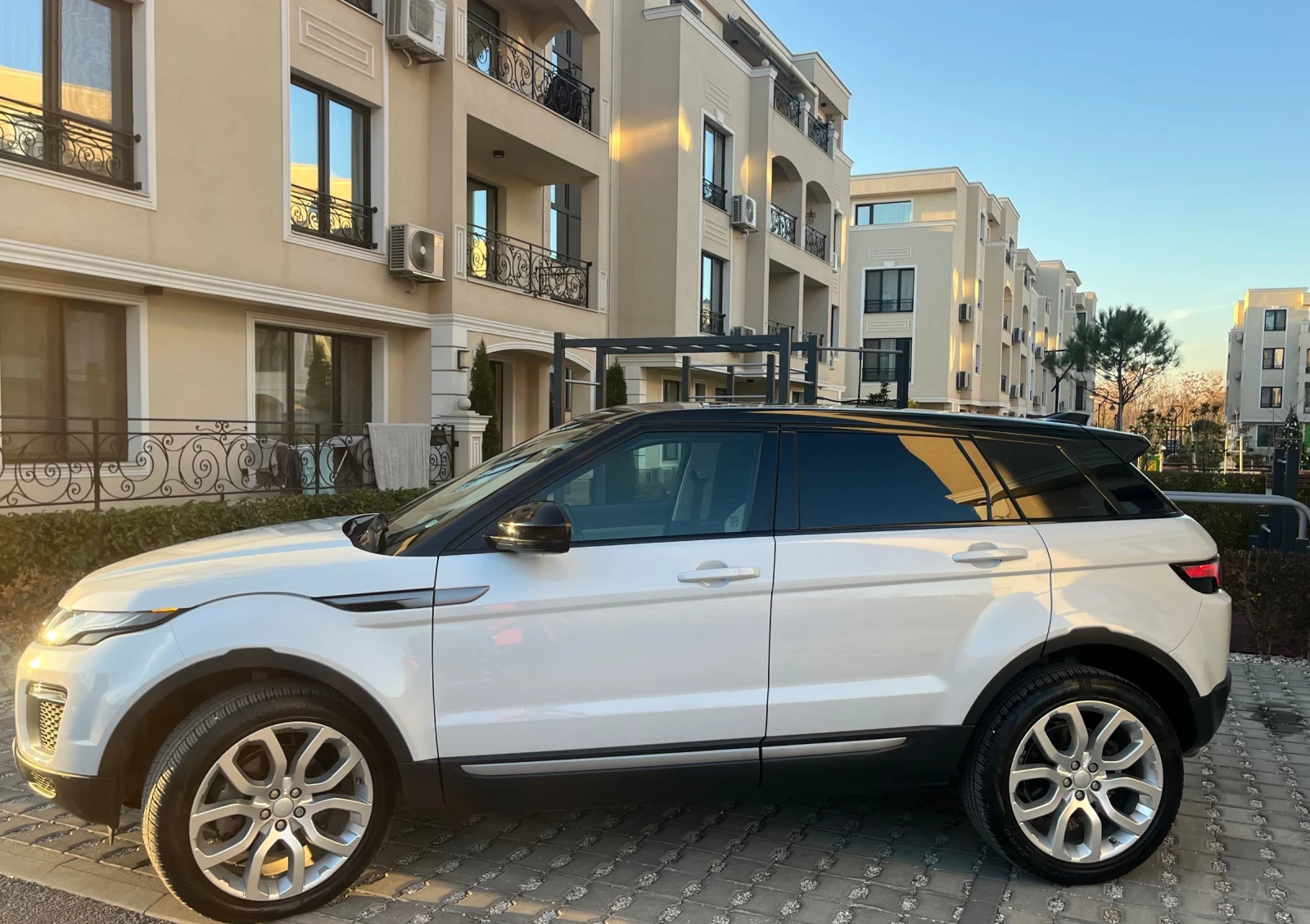 Land Rover Range Rover Evoque FACELIFT 2.0 D 150кс 9ск -90х.км  реални!!!  - изображение 3