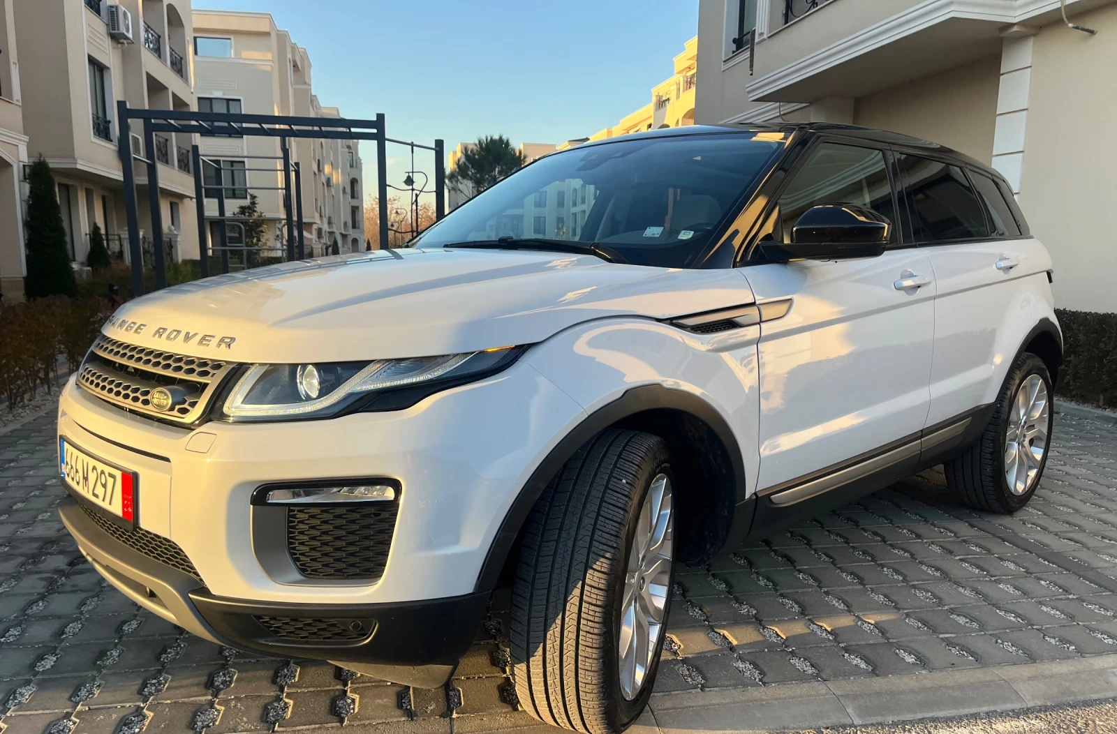 Land Rover Range Rover Evoque FACELIFT 2.0 D 150кс 9ск -90х.км  реални!!!  - изображение 2