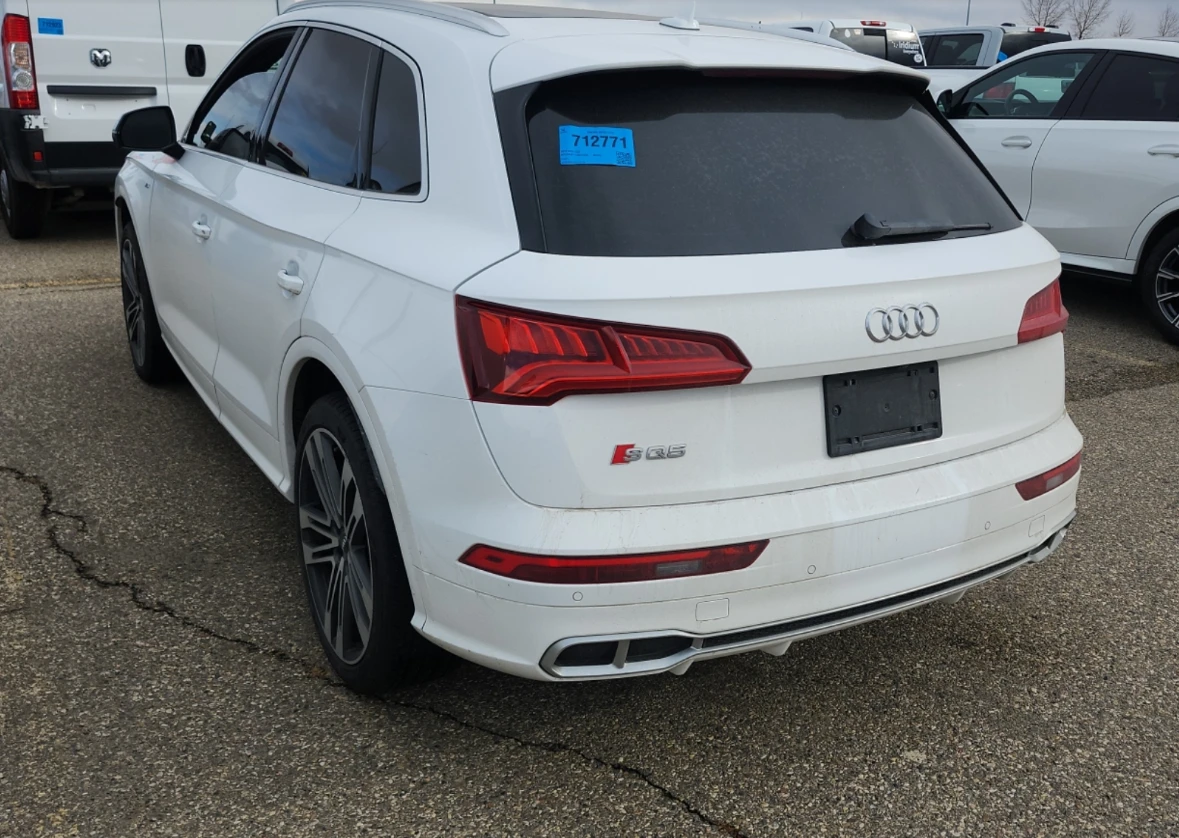 Audi SQ5 ДИГ.ТАБЛО* ПАНОРАМА* ПОДГРЕВИ - изображение 4