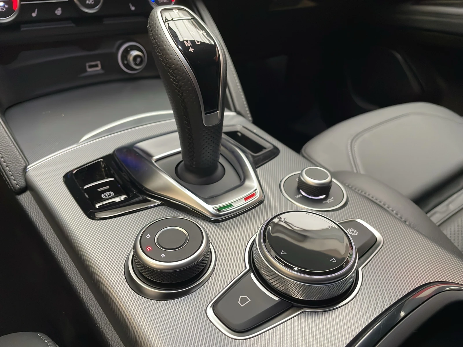 Alfa Romeo Stelvio Veloce 2.0 Petrol AT8 Q4 | Mobile.bg   11