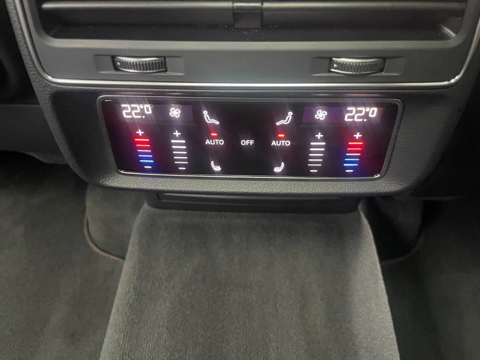 Audi SQ8 FACELIFT / BLACK OPTIC / MATRIX / B&O / HUD / PANO, снимка 16 - Автомобили и джипове - 56067758