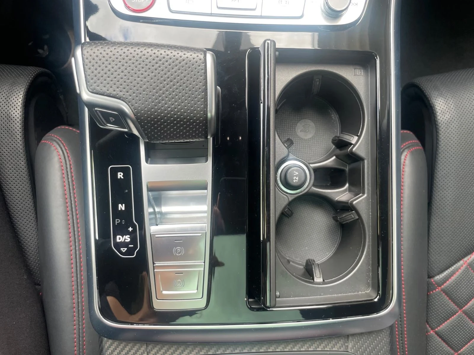 Audi SQ8 FACELIFT / BLACK OPTIC / MATRIX / B&O / HUD / PANO, снимка 13 - Автомобили и джипове - 56067758