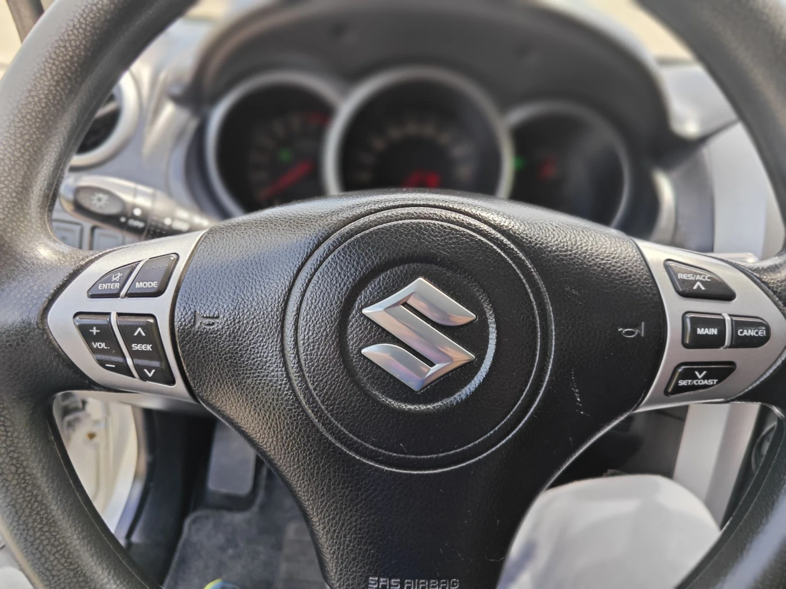 Suzuki Grand vitara 2.0 , снимка 7 - Автомобили и джипове - 56524052