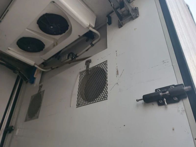 Nissan Capstar 3.0 D Автоматик Хладилен , снимка 8 - Бусове и автобуси - 52731609