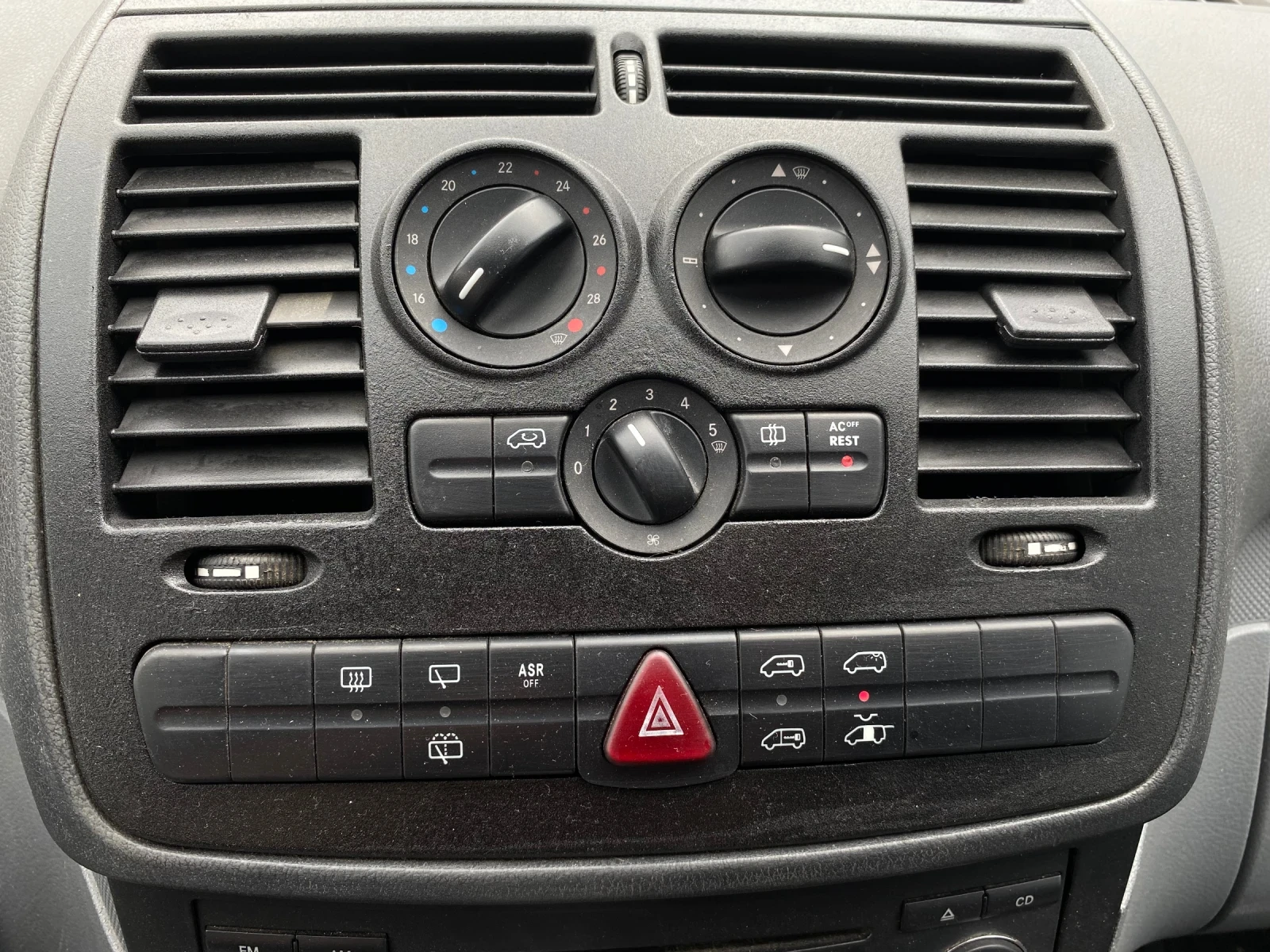 Mercedes-Benz Vito 2.2-111 CDI , снимка 11 - Бусове и автобуси - 54265895