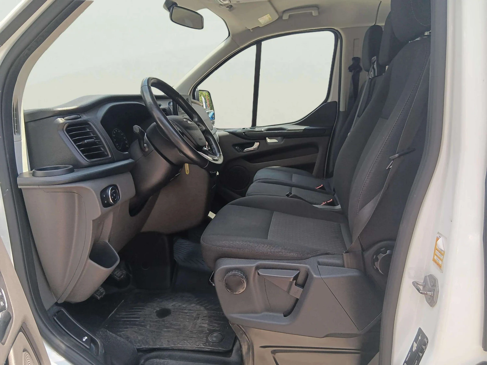 Ford Transit Custom 2.0L EcoBlue, снимка 8 - Бусове и автобуси - 55213442