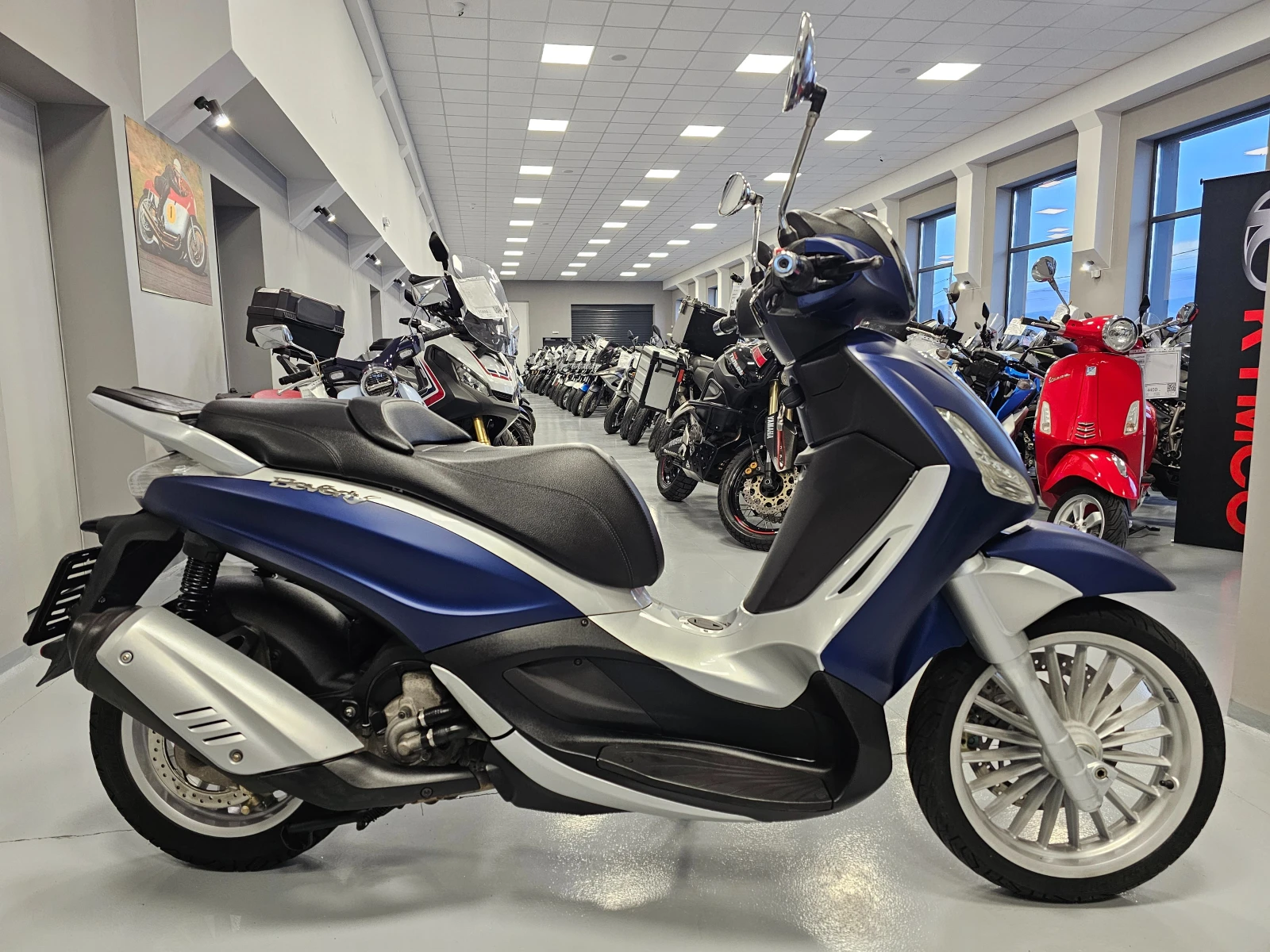 Piaggio Beverly 300ie, Colour Matte Blue Pearl! - изображение 3