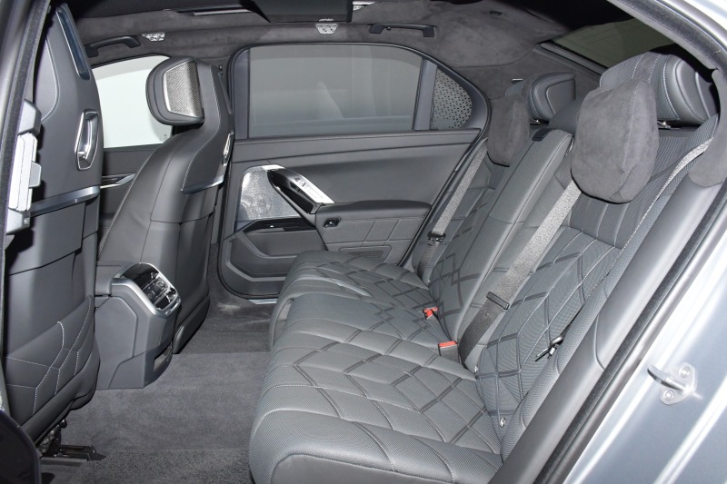 BMW i7 xDrive60 M Sport Pro Theatre B&W Executive, снимка 11 - Автомобили и джипове - 43512664