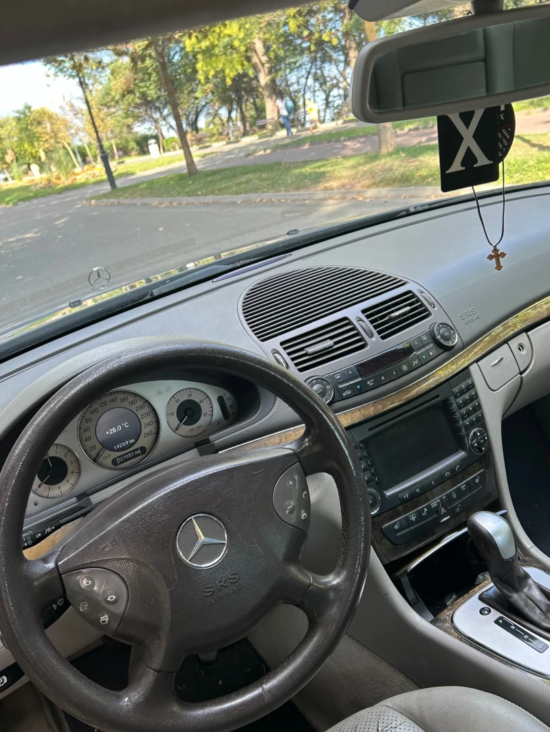 Mercedes-Benz E 320 3.2 CDI, снимка 8 - Автомобили и джипове - 47818014