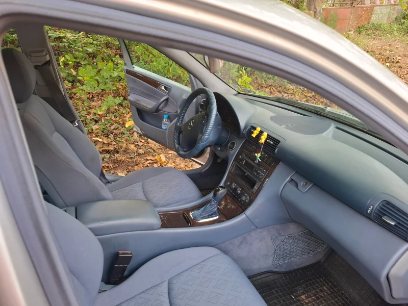 Mercedes-Benz C 220, снимка 4 - Автомобили и джипове - 52305405