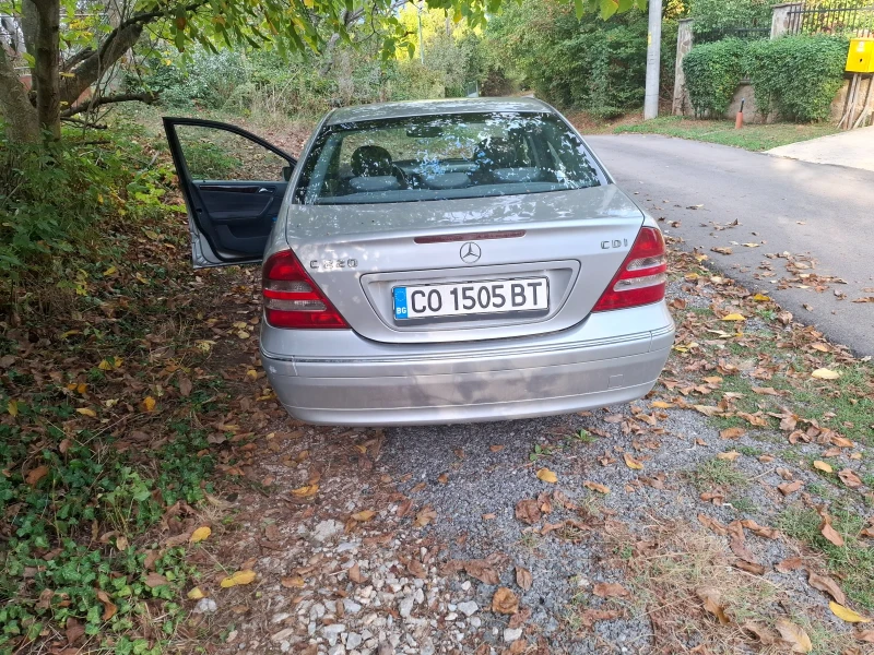 Mercedes-Benz C 220, снимка 3 - Автомобили и джипове - 52305405