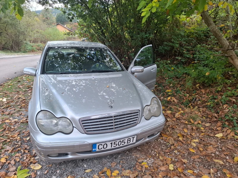 Mercedes-Benz C 220, снимка 2 - Автомобили и джипове - 52305405