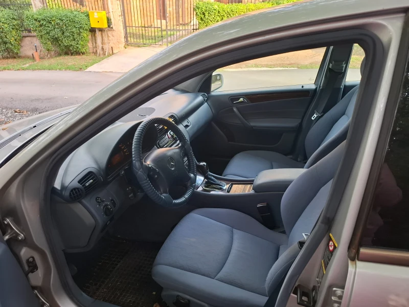 Mercedes-Benz C 220, снимка 5 - Автомобили и джипове - 52305405