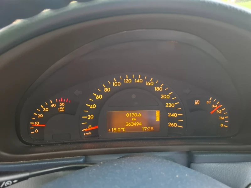 Mercedes-Benz C 220, снимка 6 - Автомобили и джипове - 52305405