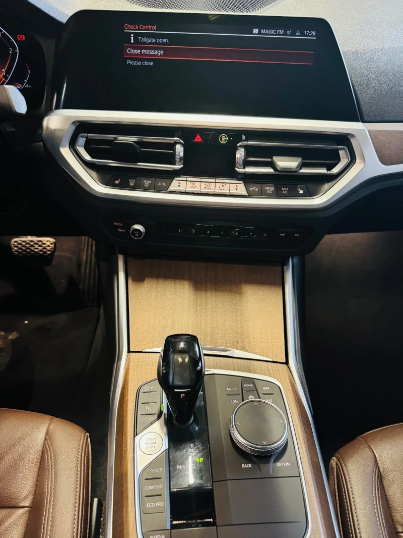 BMW 320, снимка 10 - Автомобили и джипове - 52427111