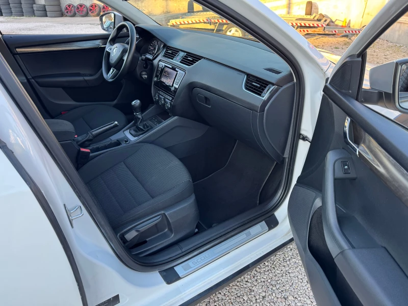 Skoda Octavia SCOUT, снимка 16 - Автомобили и джипове - 52929290