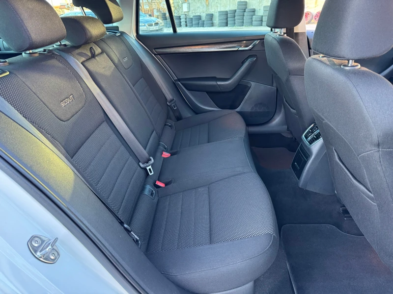 Skoda Octavia SCOUT, снимка 10 - Автомобили и джипове - 52929290