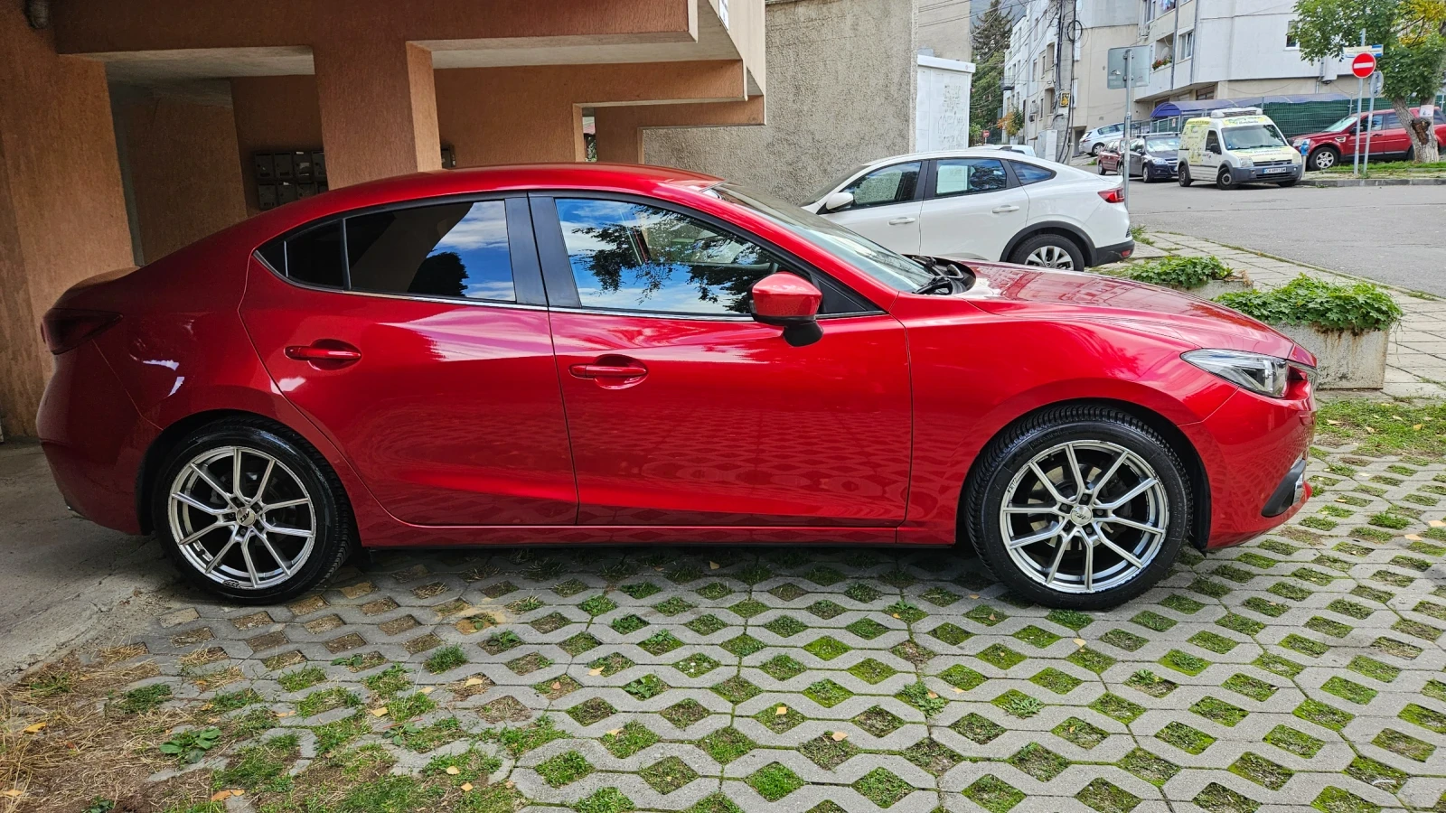 Mazda 3 2.0 SkyActiv-G - Automatic - изображение 3