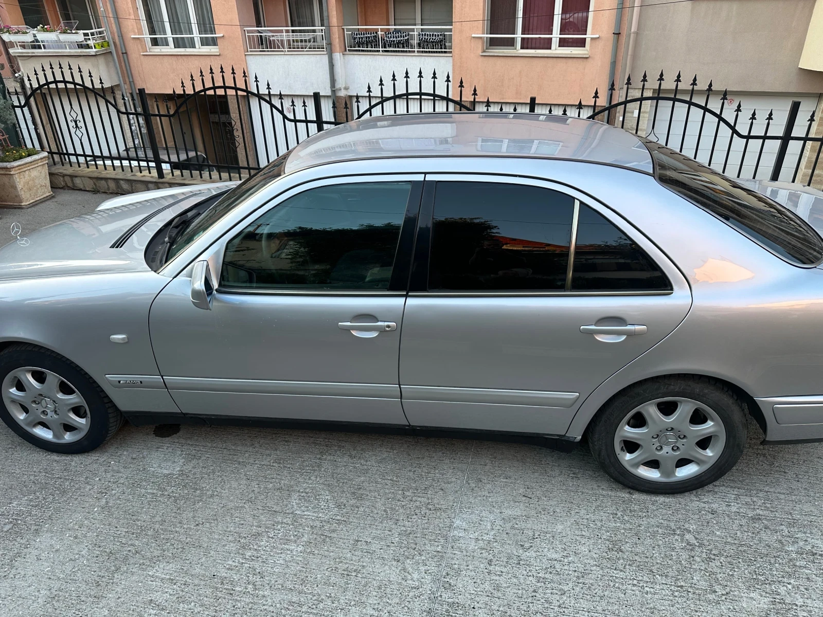 Mercedes-Benz E 200  - изображение 7
