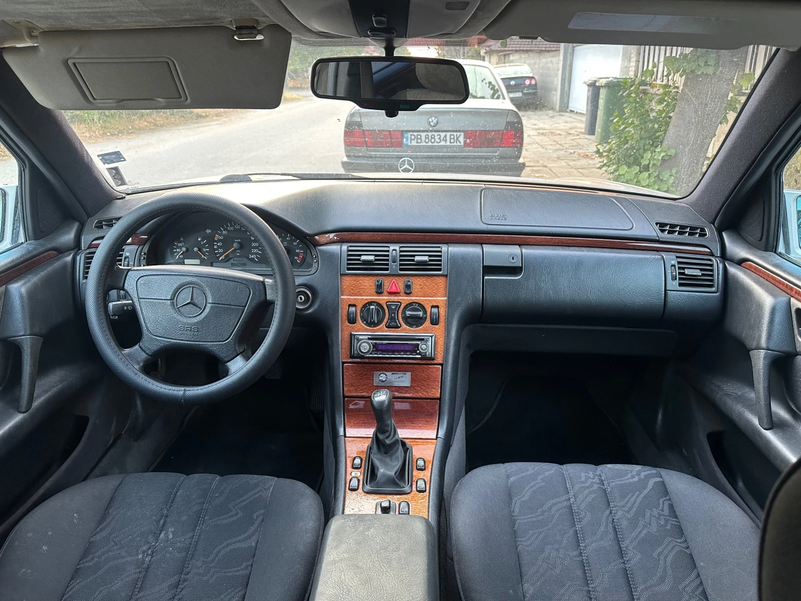 Mercedes-Benz E 200  - изображение 9
