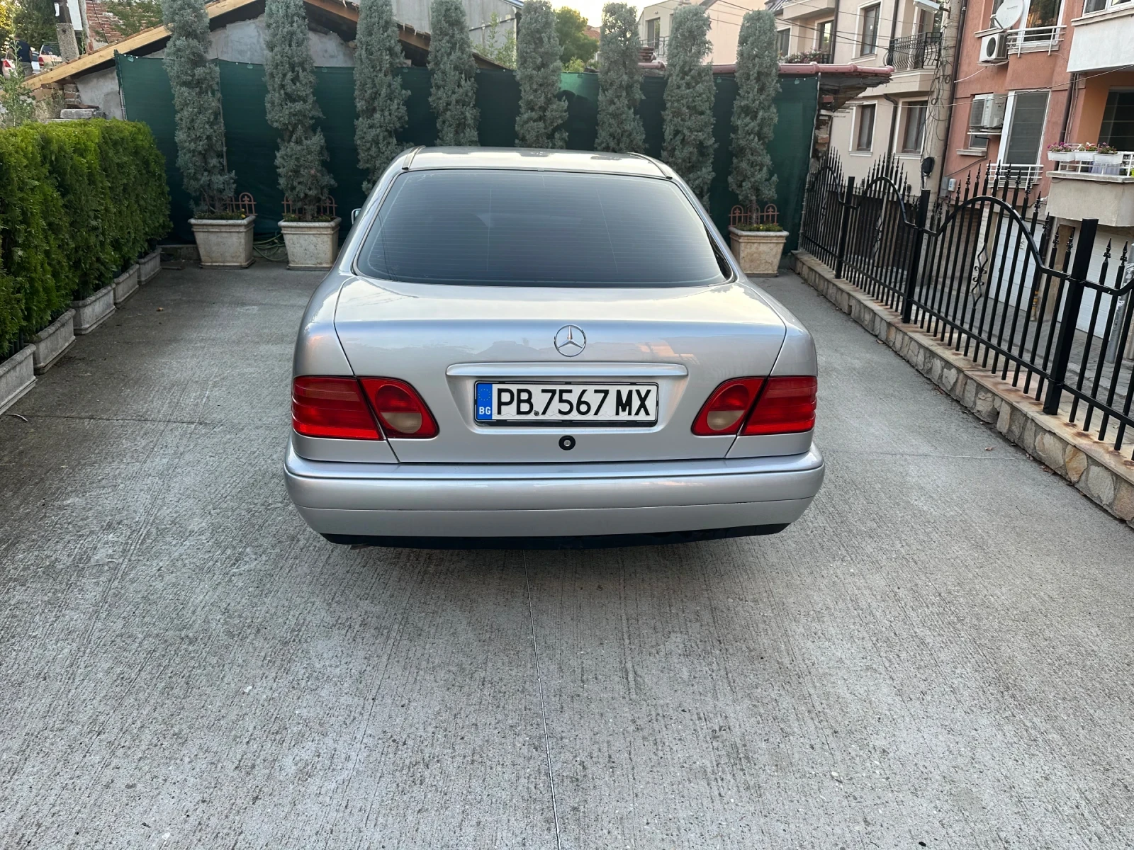 Mercedes-Benz E 200  - изображение 5
