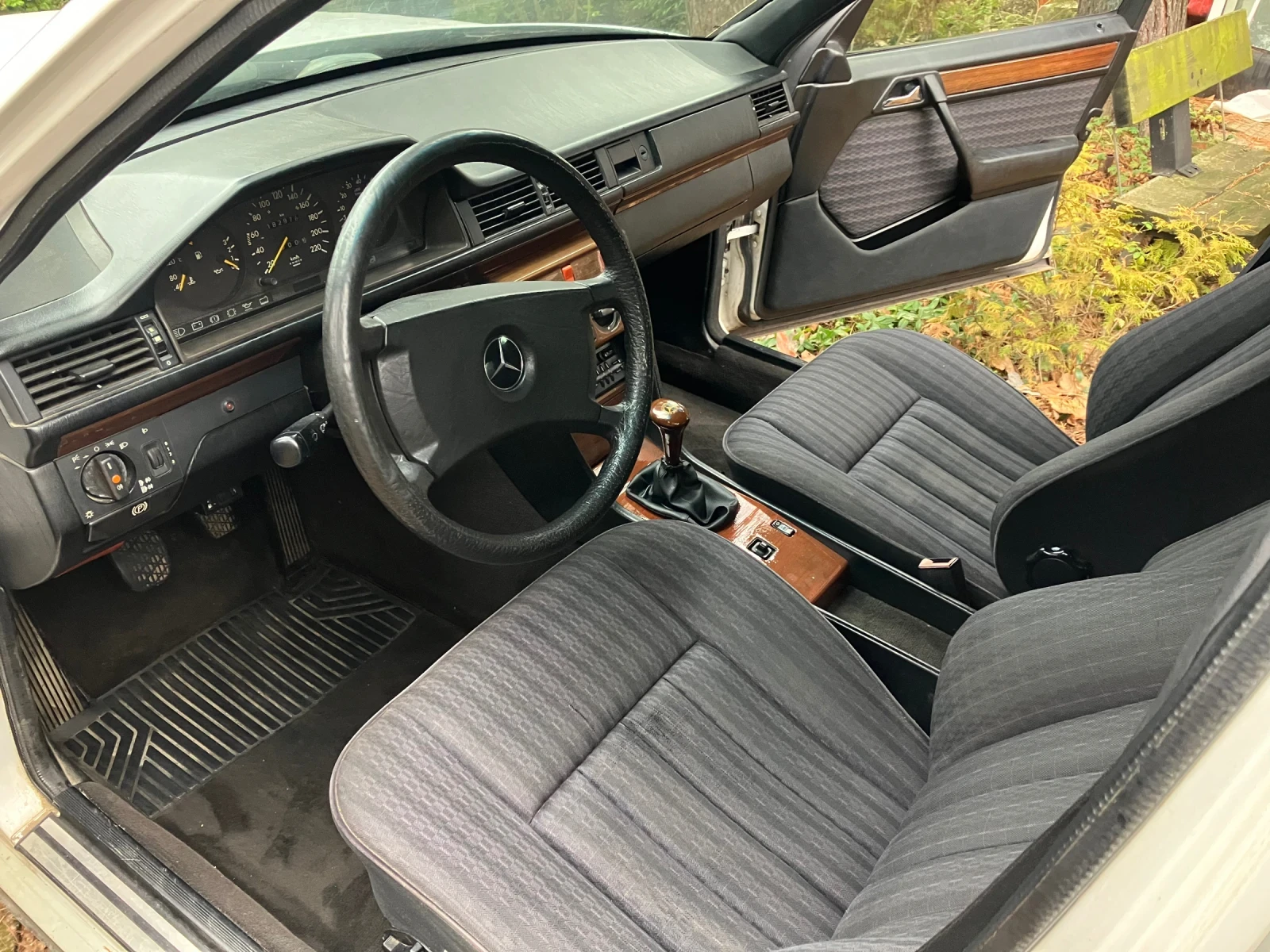 Mercedes-Benz 200 200 - изображение 10