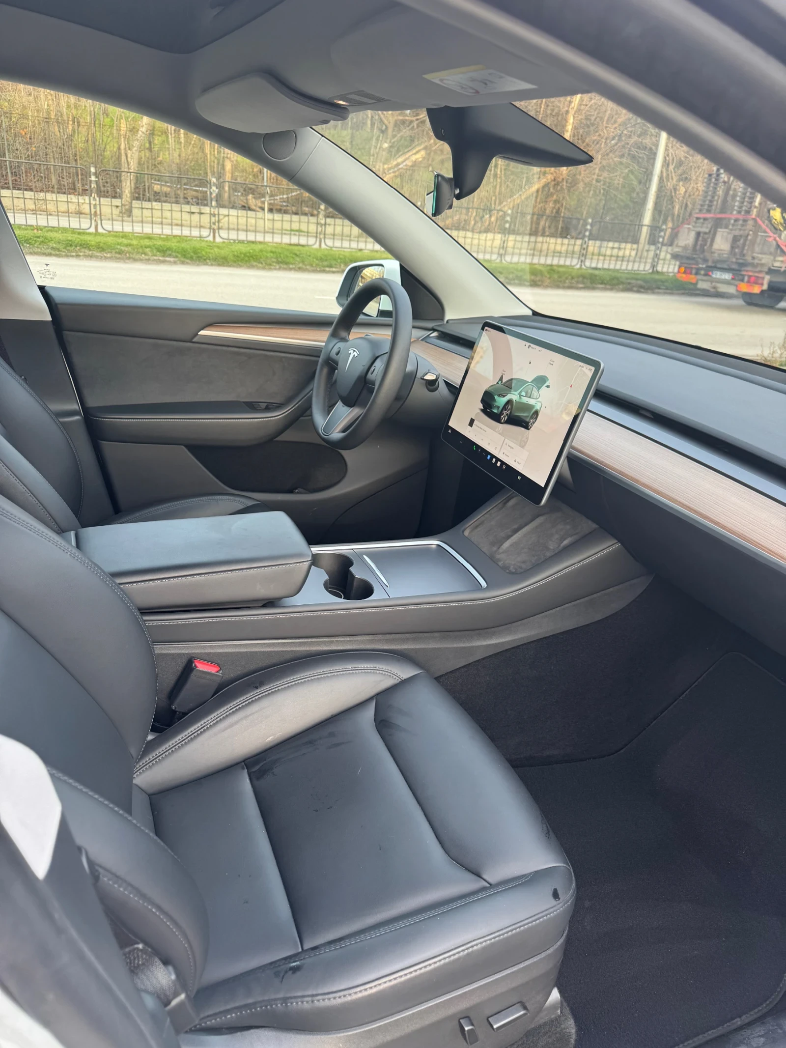 Tesla Model Y Long Range 4x4 - изображение 9