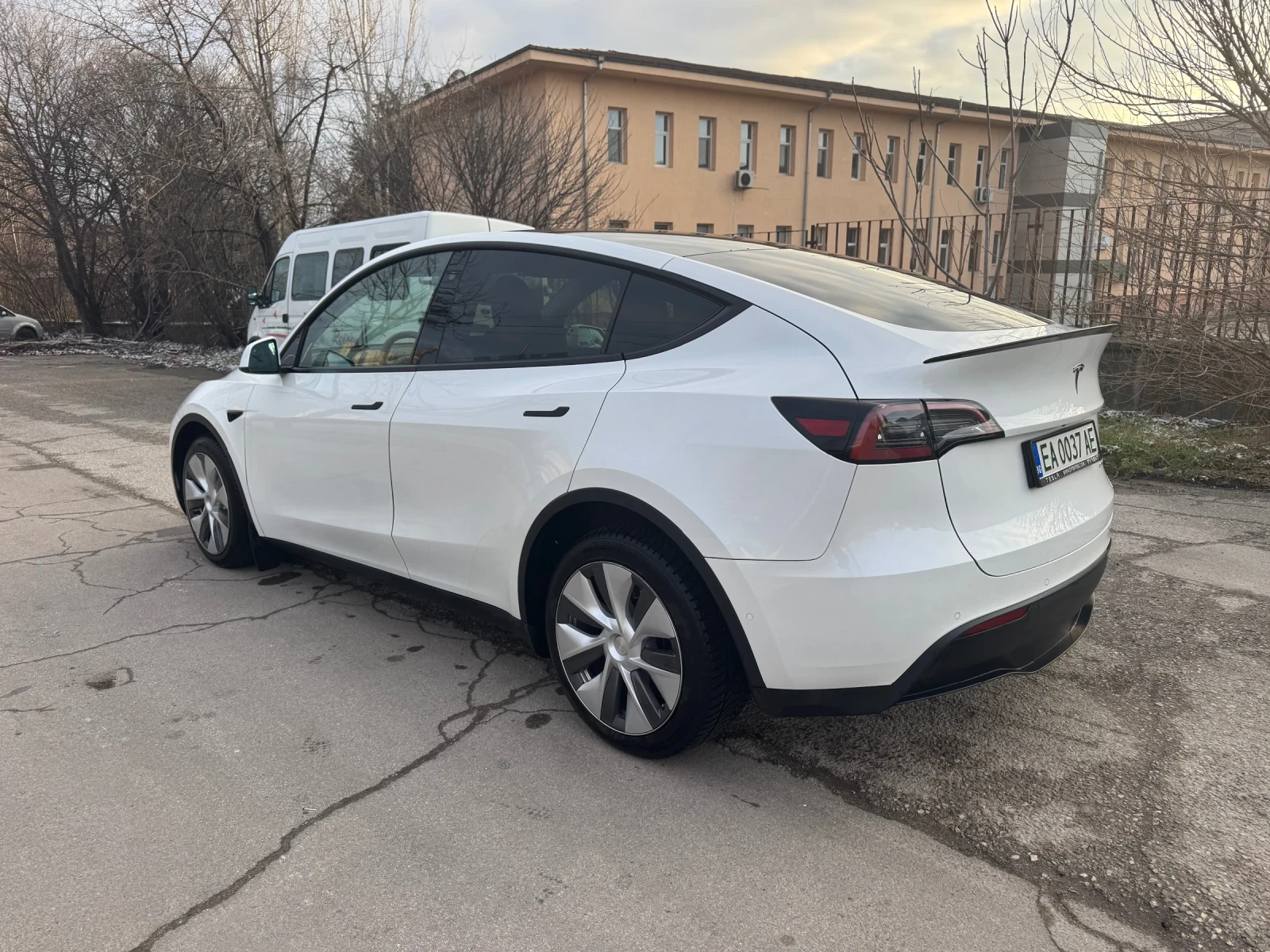 Tesla Model Y Long Range 4x4 - изображение 5