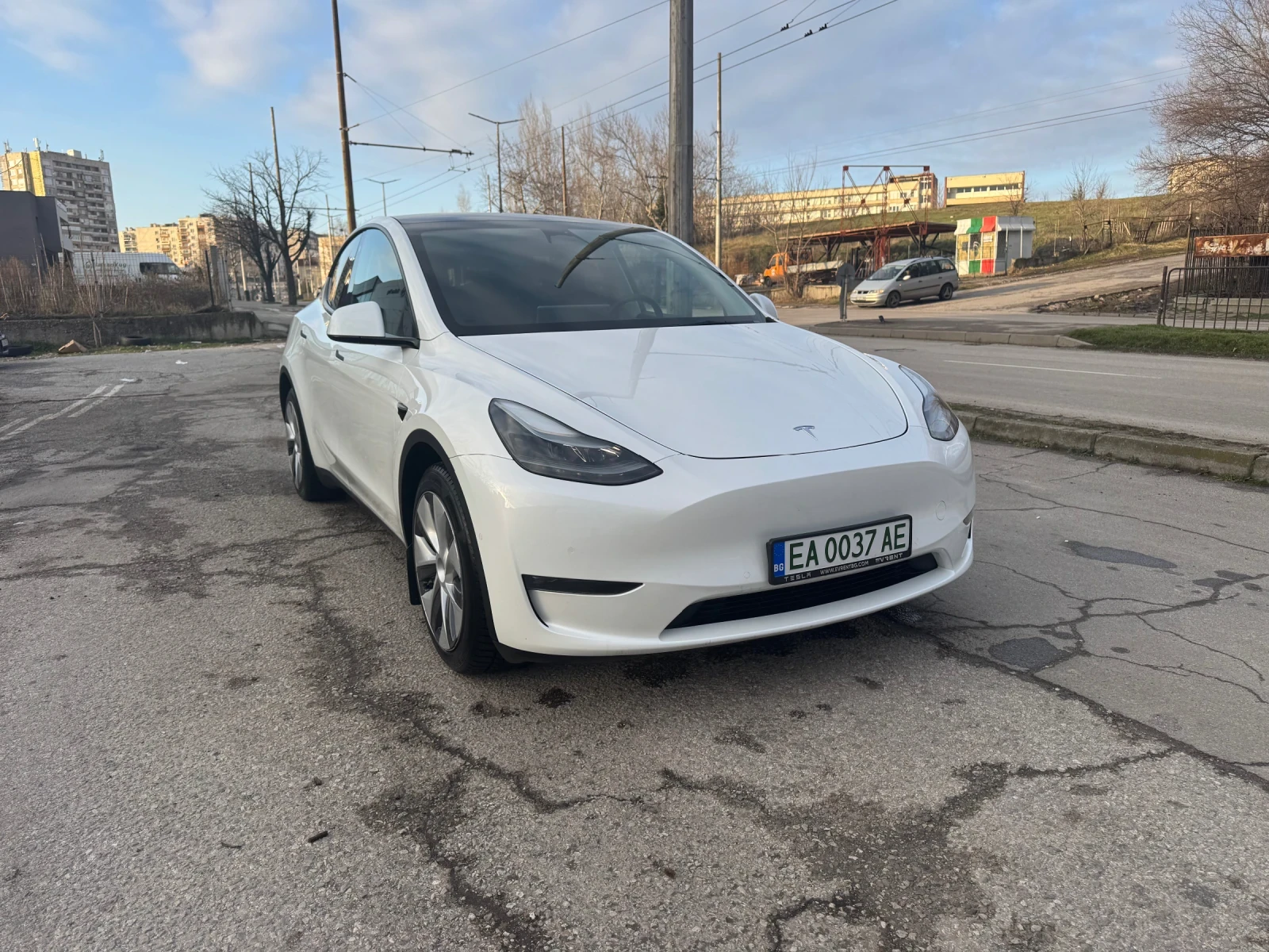 Tesla Model Y Long Range 4x4 - изображение 2