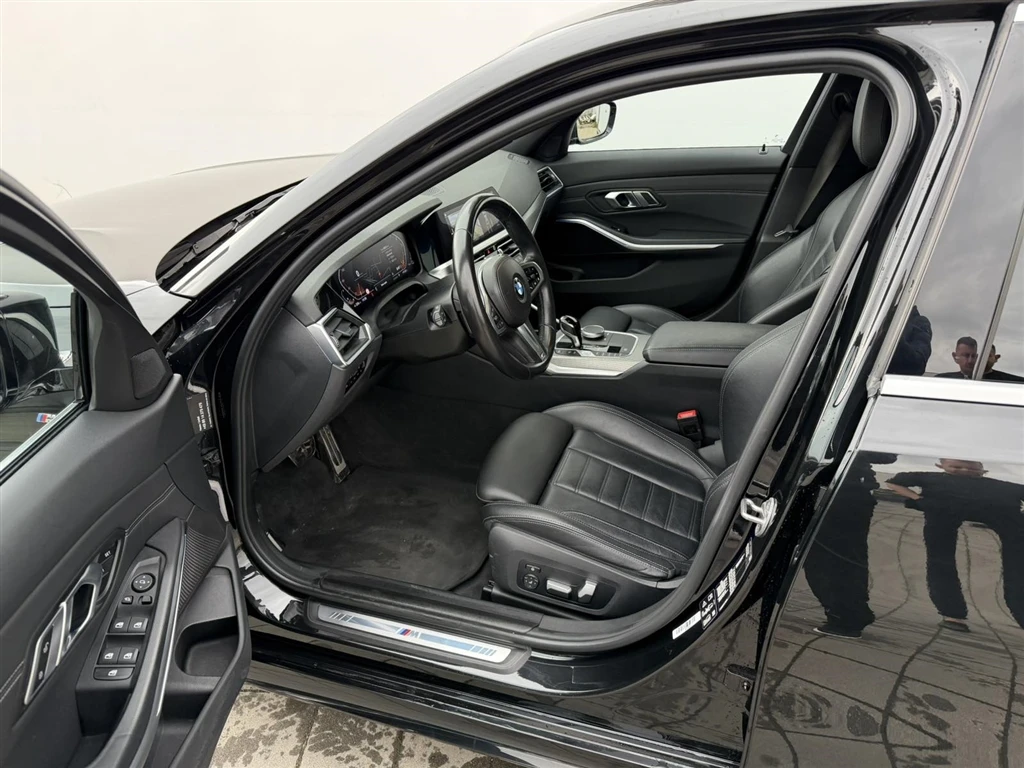 BMW 320 xDrive, снимка 8 - Автомобили и джипове - 54030728