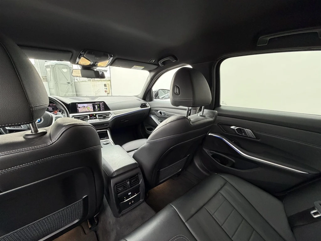 BMW 320 xDrive, снимка 11 - Автомобили и джипове - 54030728