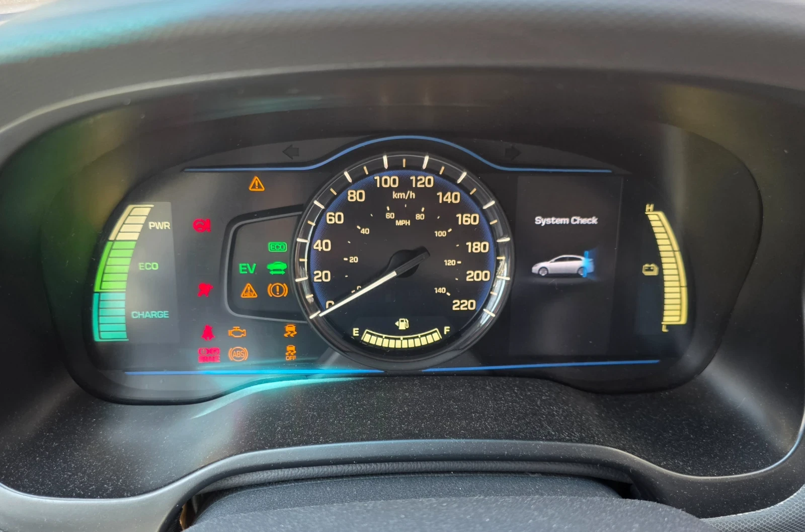 Hyundai Ioniq, снимка 15 - Автомобили и джипове - 54098496