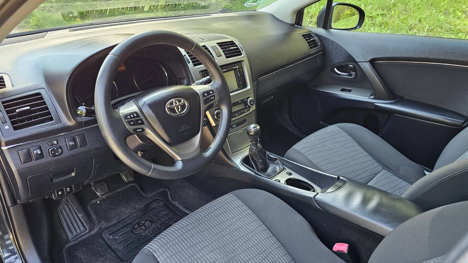 Toyota Avensis 1.8, снимка 11 - Автомобили и джипове - 54438664
