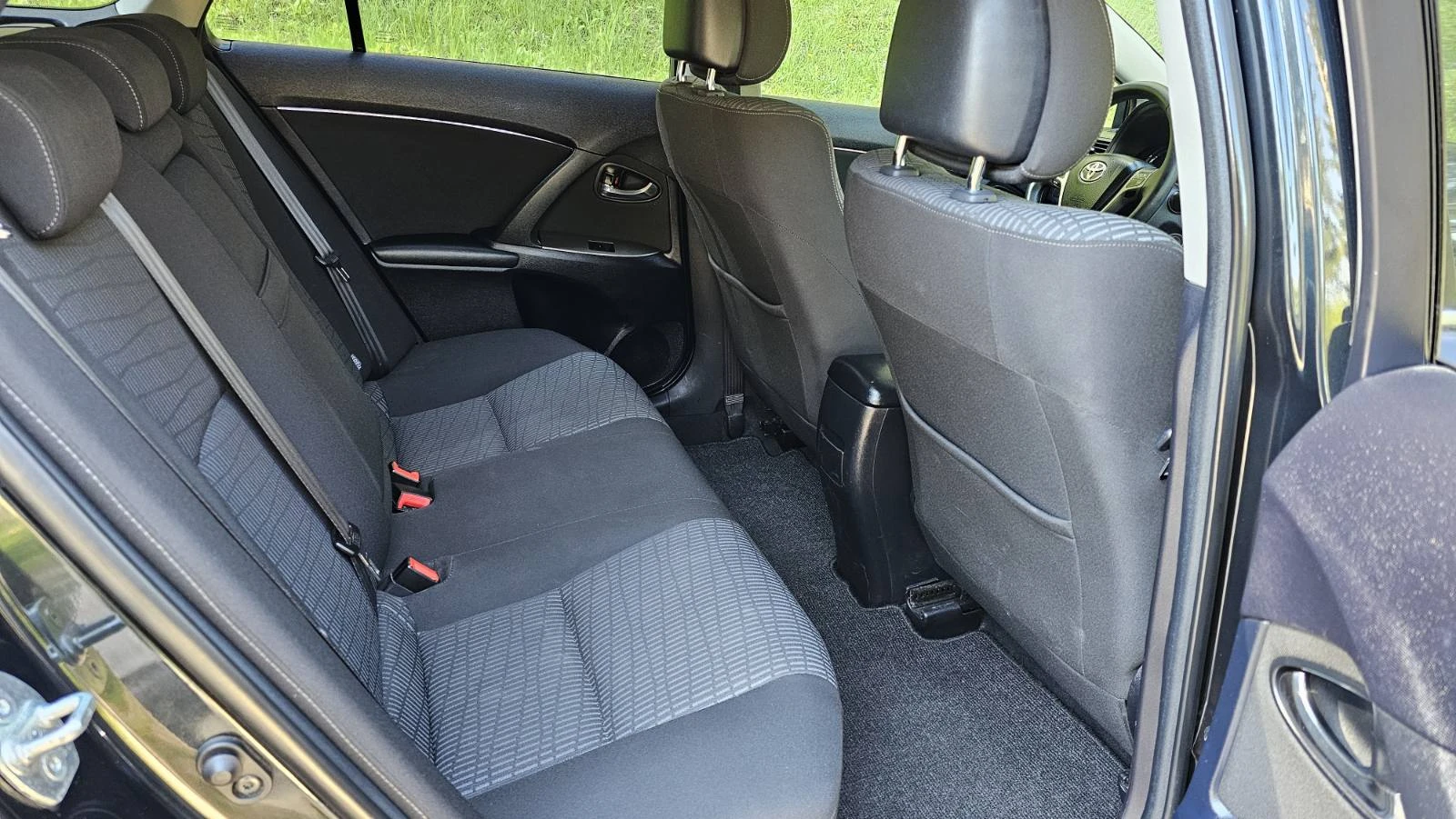 Toyota Avensis 1.8, снимка 16 - Автомобили и джипове - 54438664