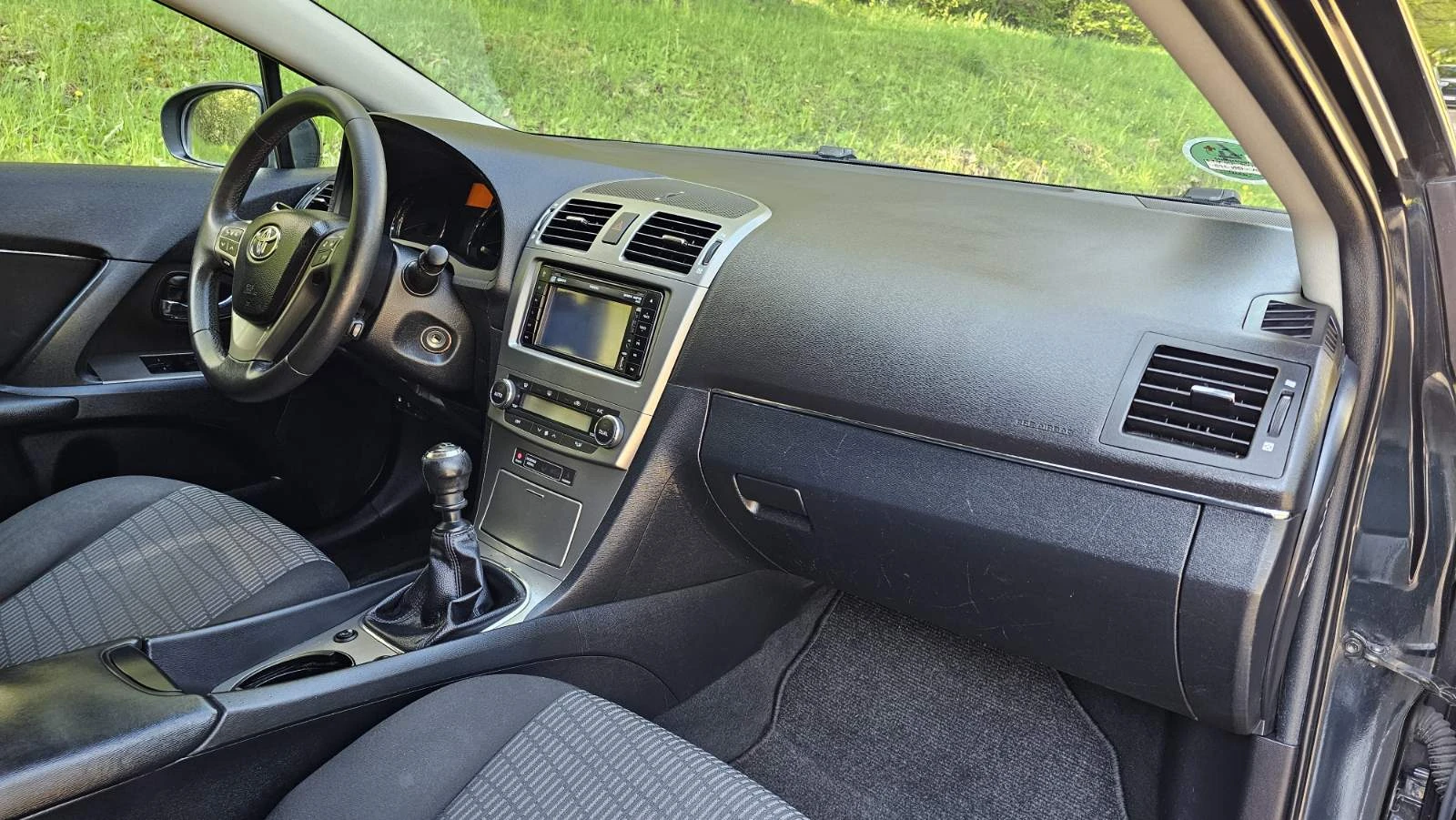 Toyota Avensis 1.8, снимка 14 - Автомобили и джипове - 54438664