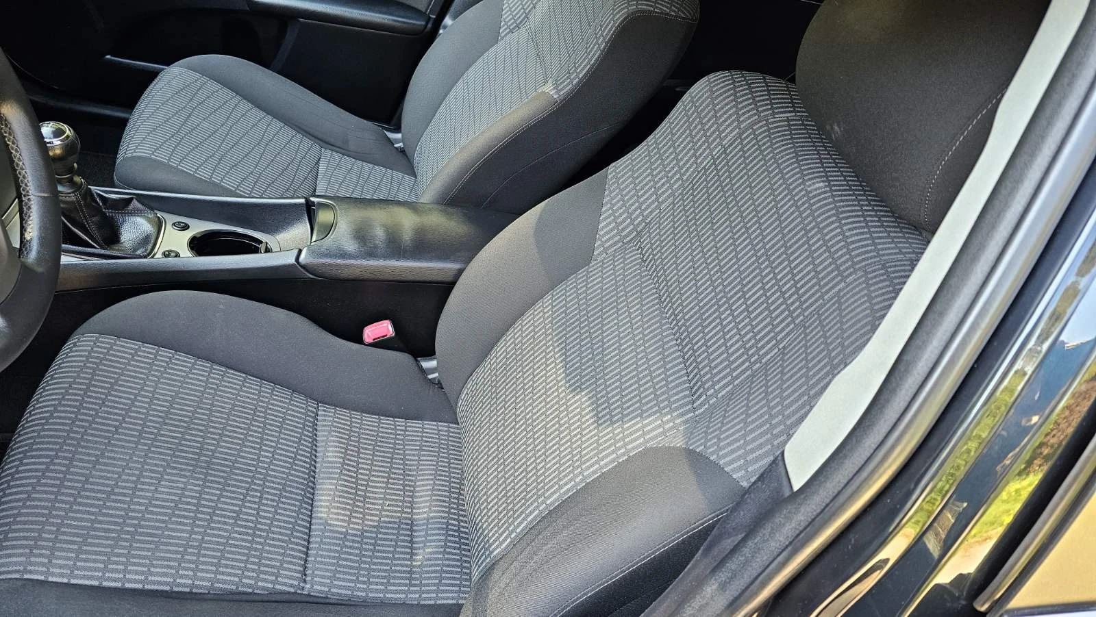 Toyota Avensis 1.8, снимка 12 - Автомобили и джипове - 54438664