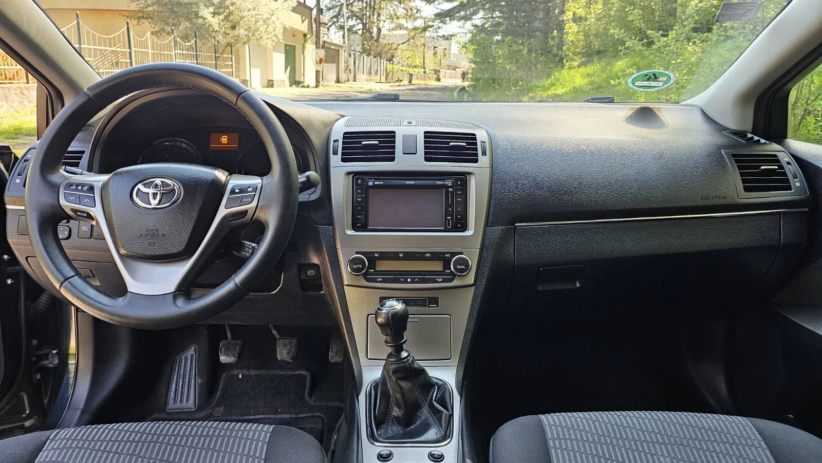 Toyota Avensis 1.8, снимка 15 - Автомобили и джипове - 54438664