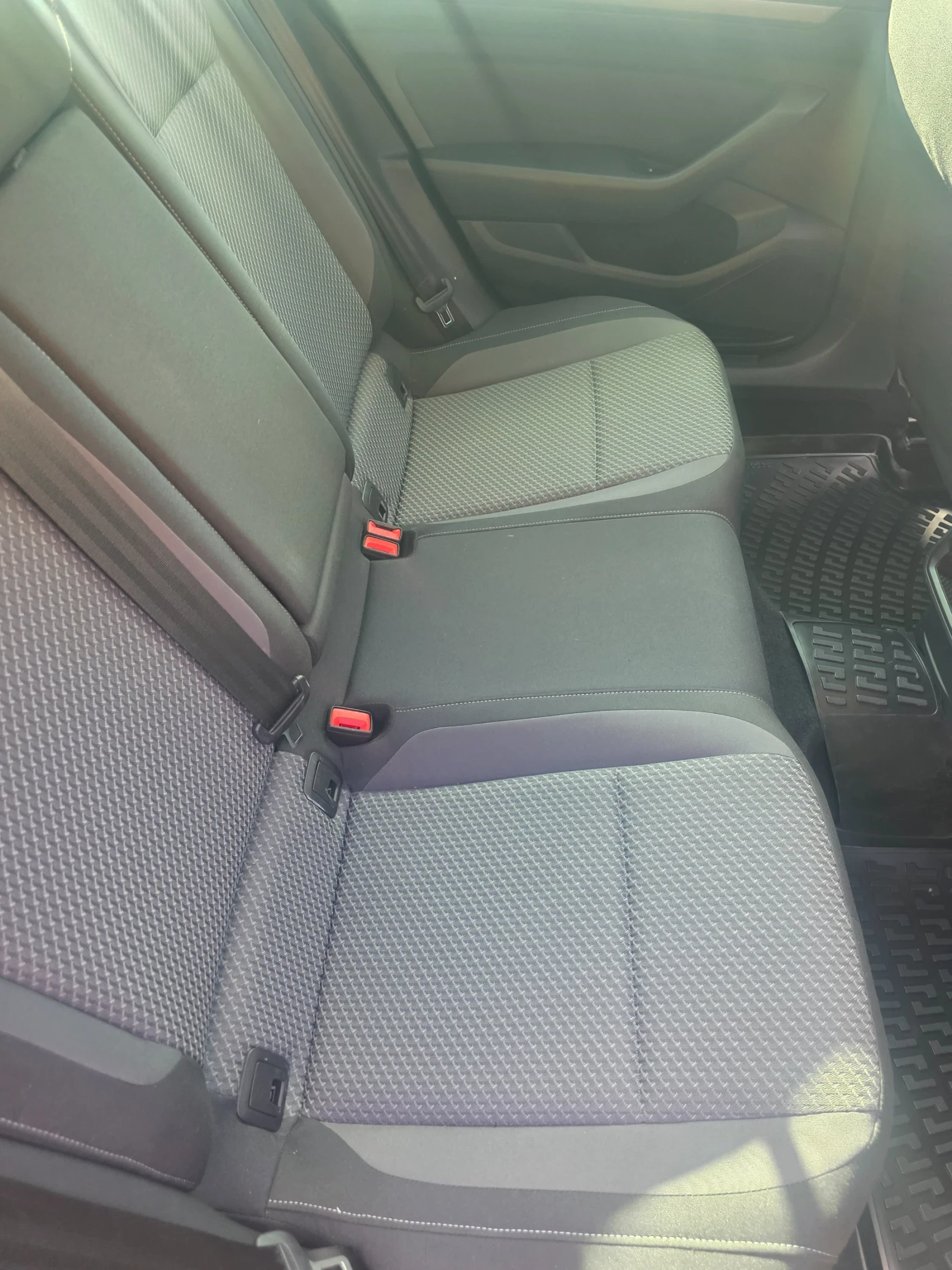 VW Passat 2.0TDI DSG business klass, снимка 13 - Автомобили и джипове - 54451785