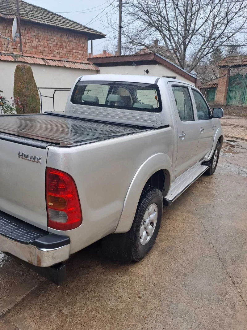 Toyota Hilux 2.5 D4-D 4x4, снимка 6 - Автомобили и джипове - 48173442