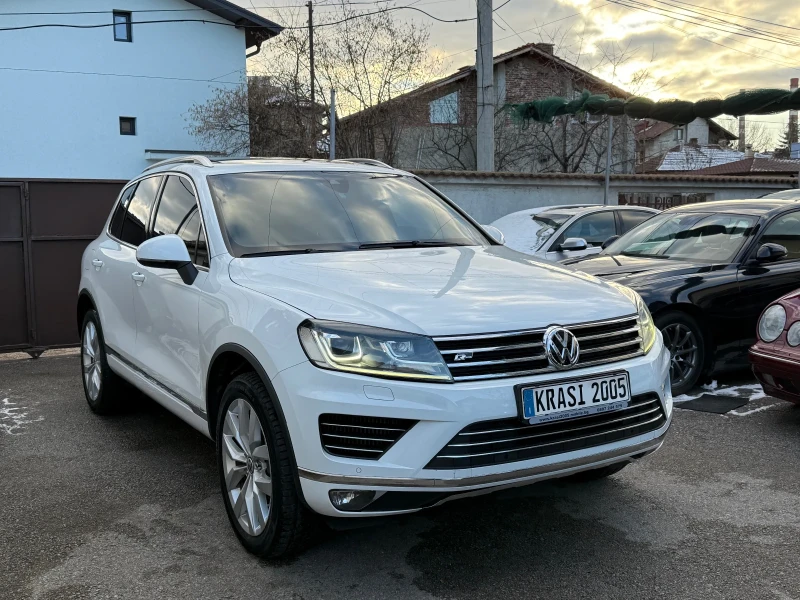 VW Touareg 3.0TDI FACELIFT R-LINE PANORAMA NAVI XENON, снимка 3 - Автомобили и джипове - 48552547