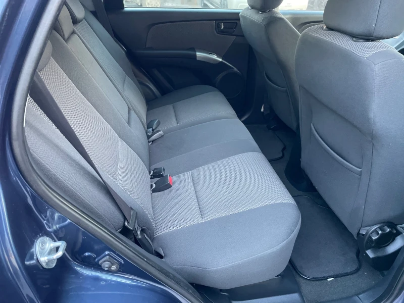 Kia Sportage 2.0 Active, снимка 9 - Автомобили и джипове - 52697310