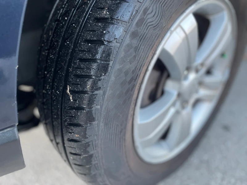 Kia Sportage 2.0 Active, снимка 12 - Автомобили и джипове - 52697310